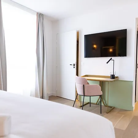 Hotel Kyriad Prestige Paris 4*