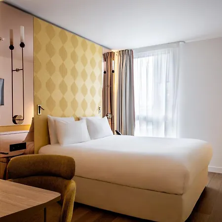 Hotel Kyriad Prestige Paris 4*