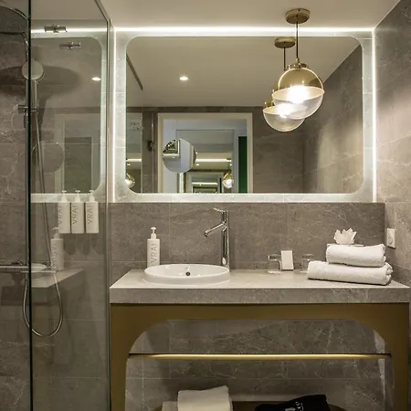 Hotel Kyriad Prestige Paris 4*
