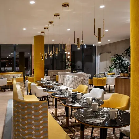 Hotel Kyriad Prestige Paris 4*